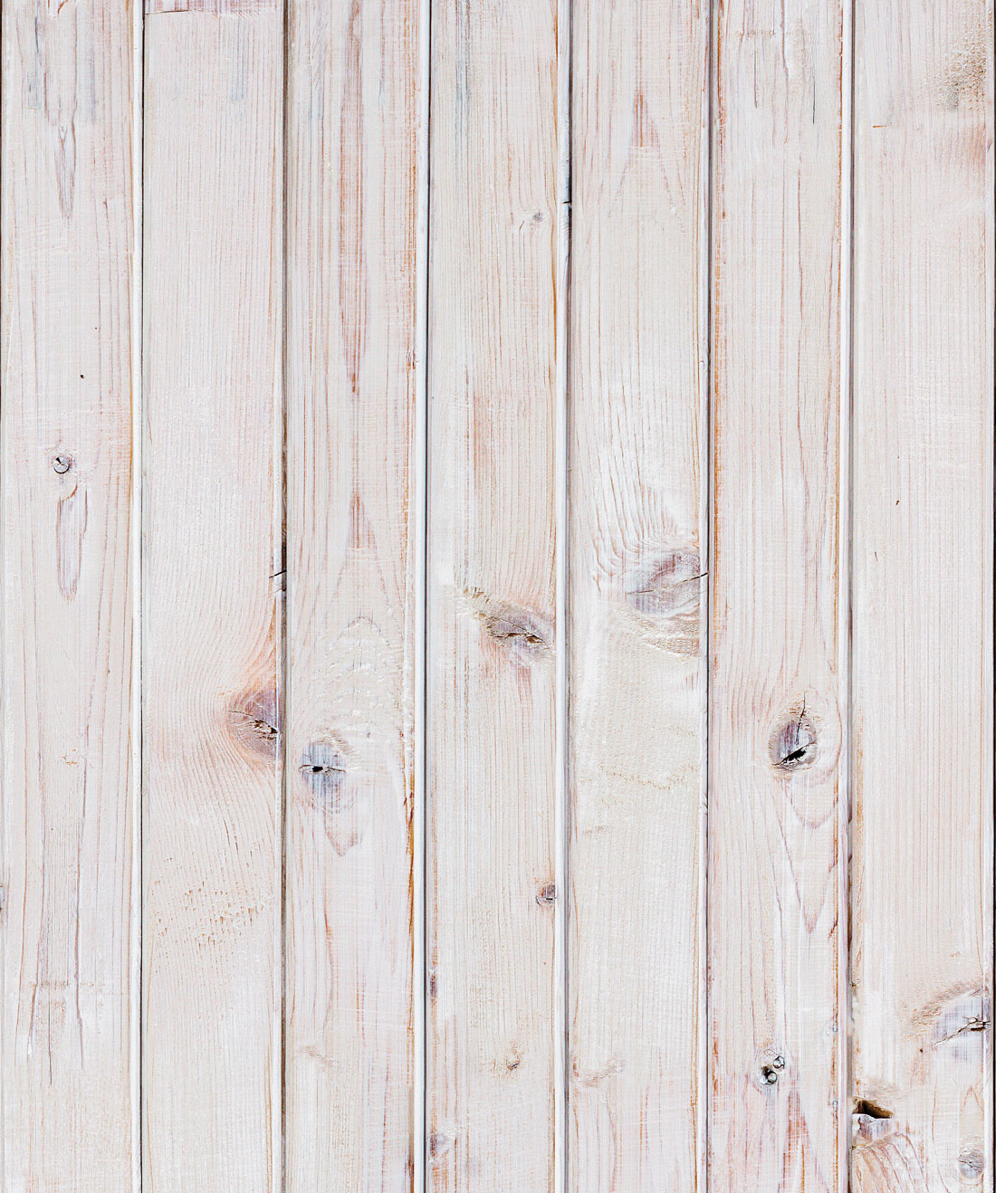 Giấy dán tường Newport Bleached White Wood Effect là sản phẩm đậm chất cổ điển của Milton & King, thương hiệu giấy dán tường đẳng cấp của Anh Quốc. Với họa tiết gỗ trắng hiện đại, giấy dán tường Newport Bleached White Wood Effect tạo nên vẻ đẹp sang trọng và thanh lịch cho không gian sống của bạn. Khám phá ngay và làm mới lại tổ ấm của bạn với sản phẩm giấy dán tường này.